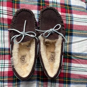 Ugg Australia Dakota Brown Sheepskin Moccasin Slippers Shoe Size 2 boys girls